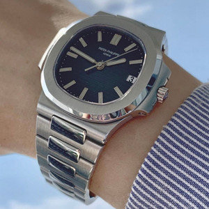 patek philippe 5711/1a-001 nautilus self-winding watch
